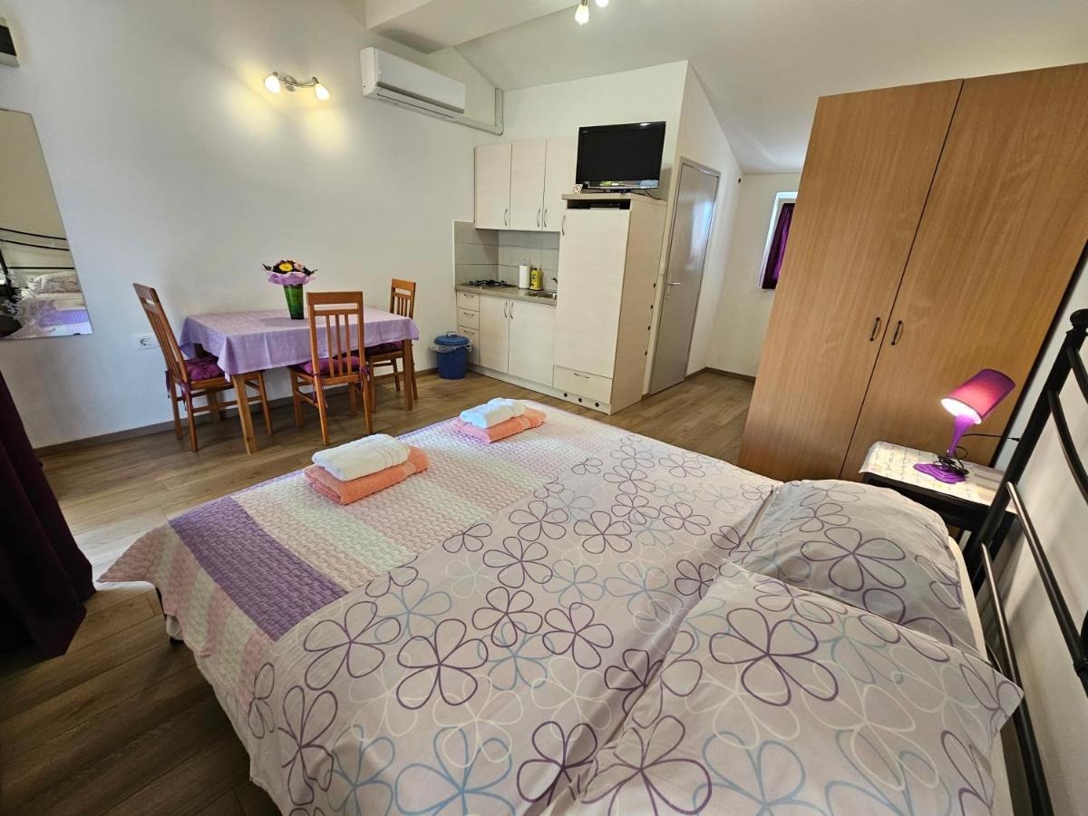 Apartments La Pergola Ровин Екстериор снимка